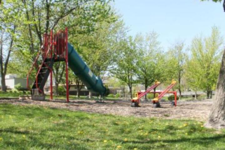 Round Top Two Bedroom Cottage 8 - thumb 2