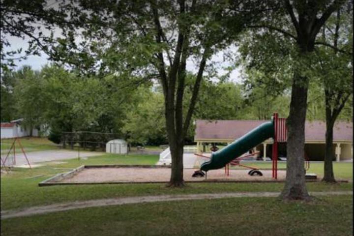 Round Top Two Bedroom Cottage 10 - thumb 5