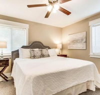 Private Pool Beautiful Interior Finishes Inquire for Fall Break Specials - Accommodation Indiana