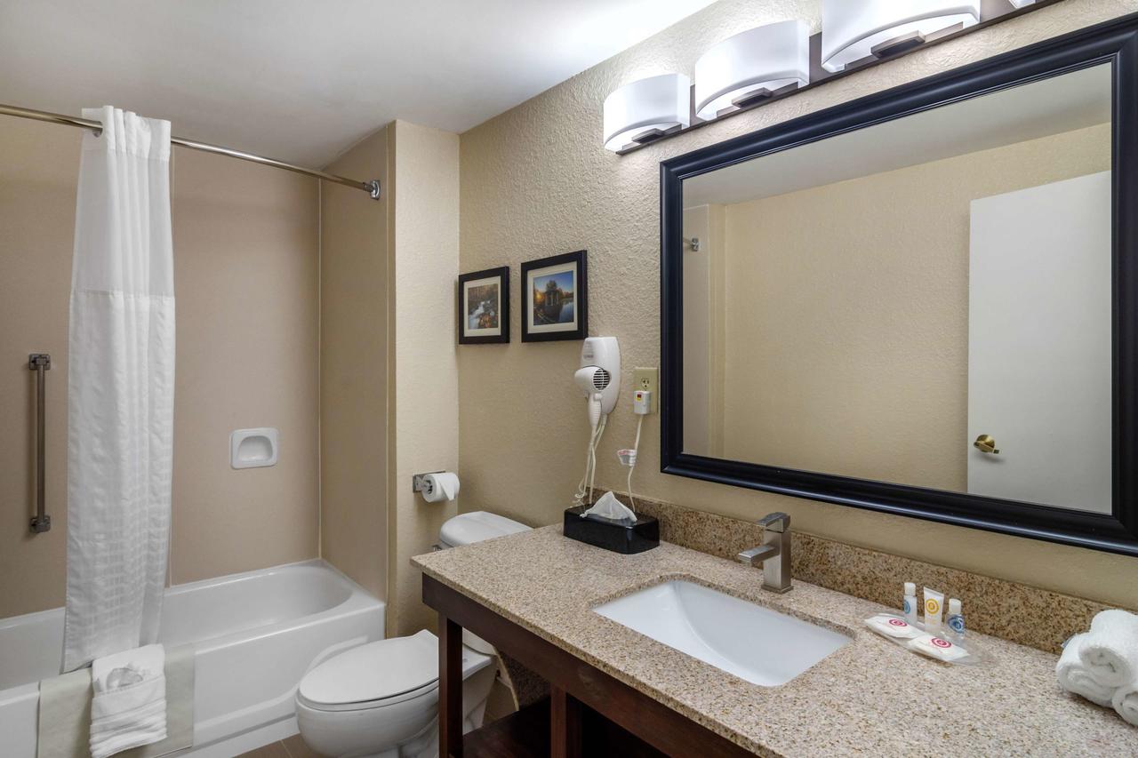 Comfort Suites Woodstock - thumb 39