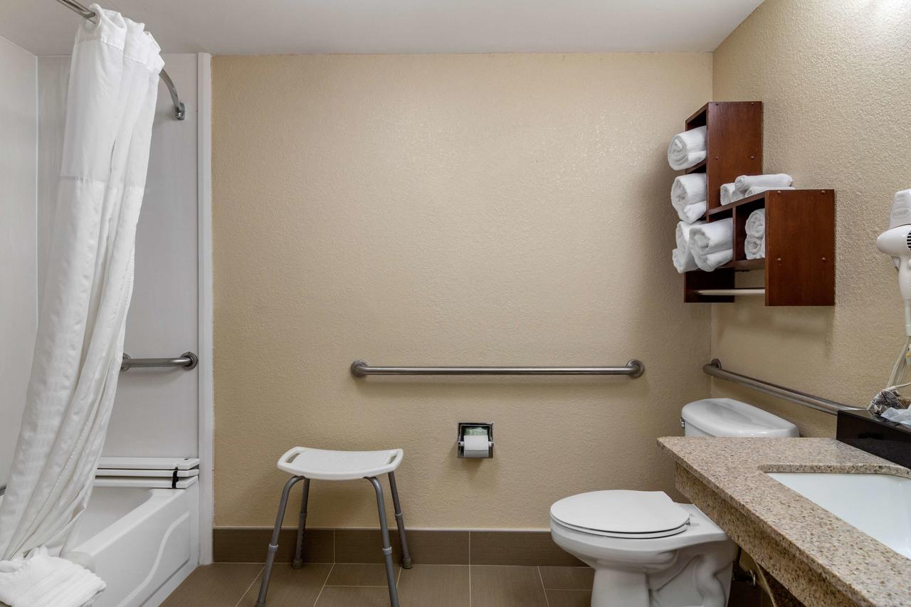 Comfort Suites Woodstock - thumb 4