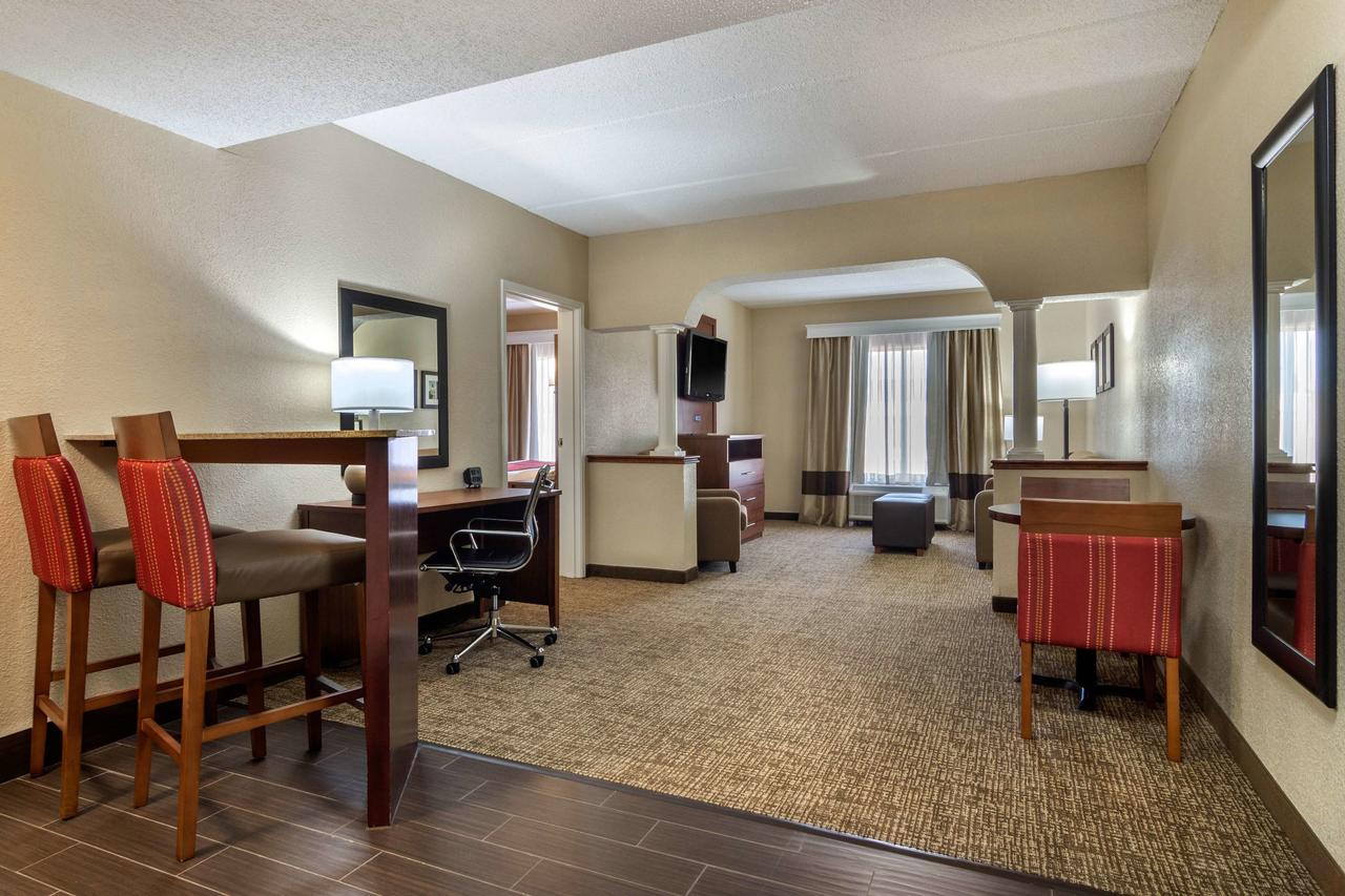 Comfort Suites Woodstock - thumb 18