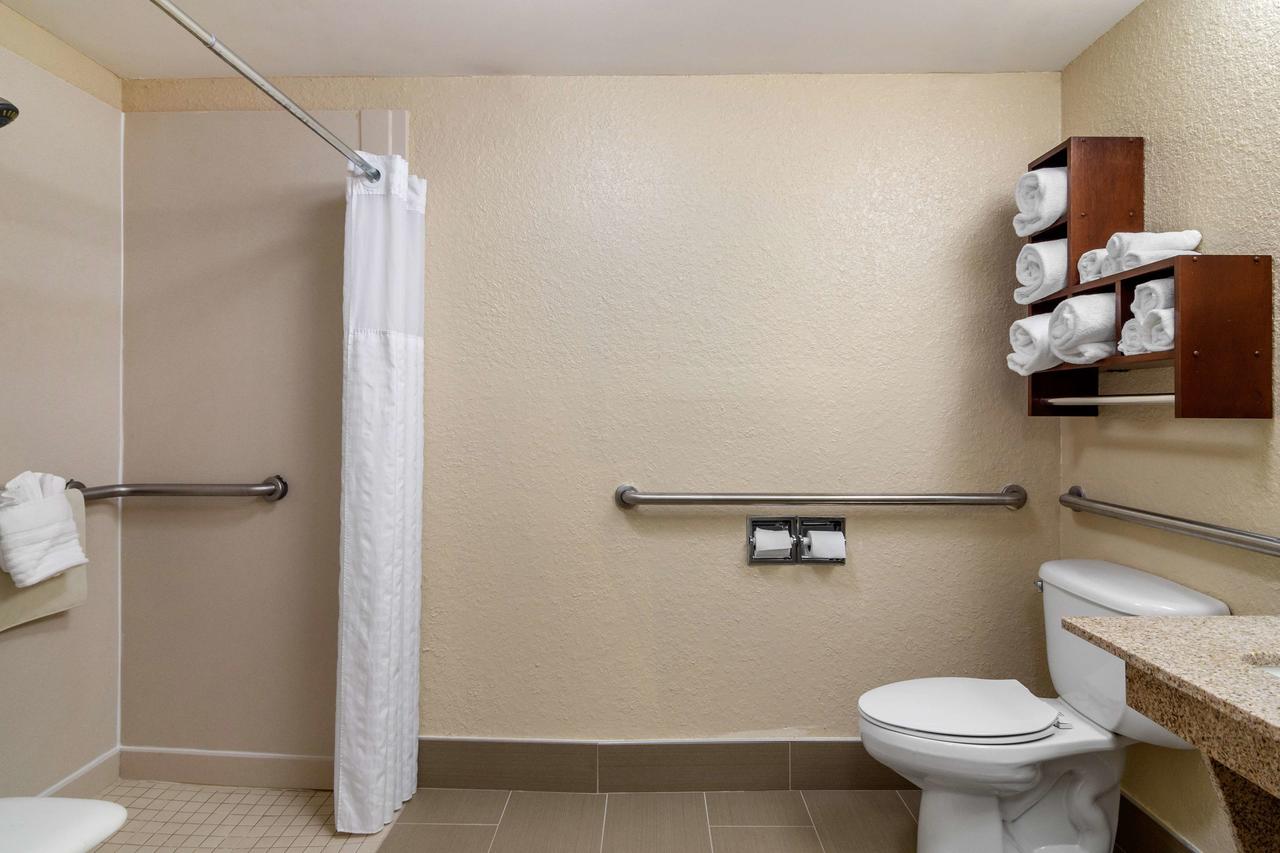 Comfort Suites Woodstock - thumb 15