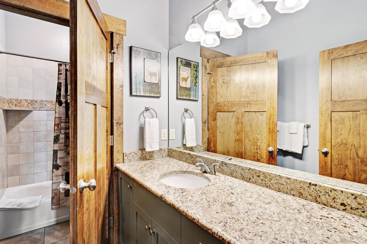 8 Bed 5 Bath Vacation Home In Fish Haven - thumb 24