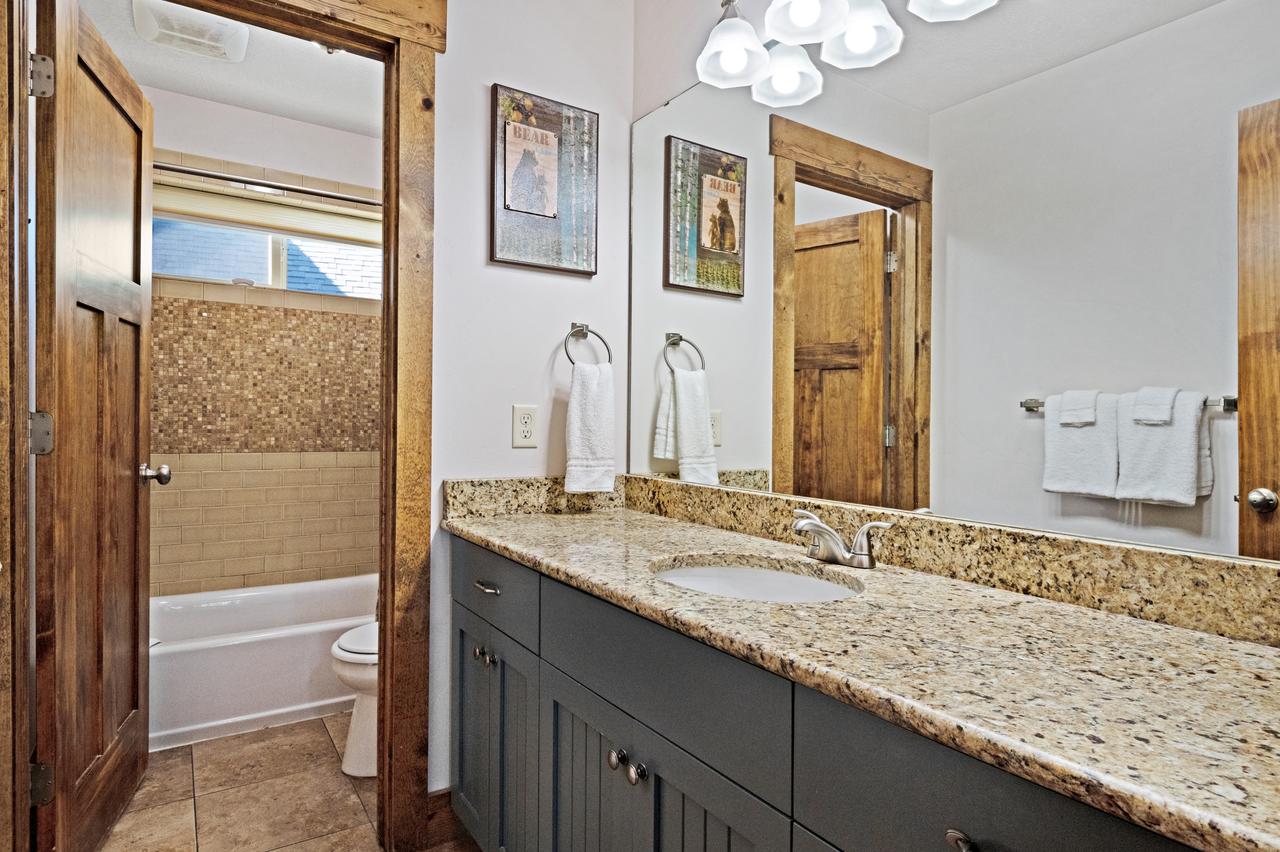 8 Bed 5 Bath Vacation Home In Fish Haven - thumb 35