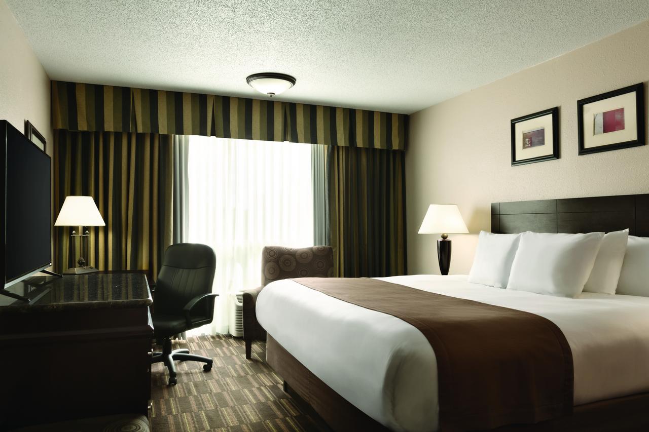Radisson Hotel Louisville North - thumb 4