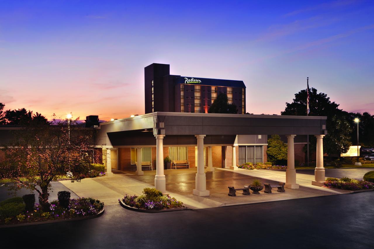 Radisson Hotel Louisville North - thumb 0