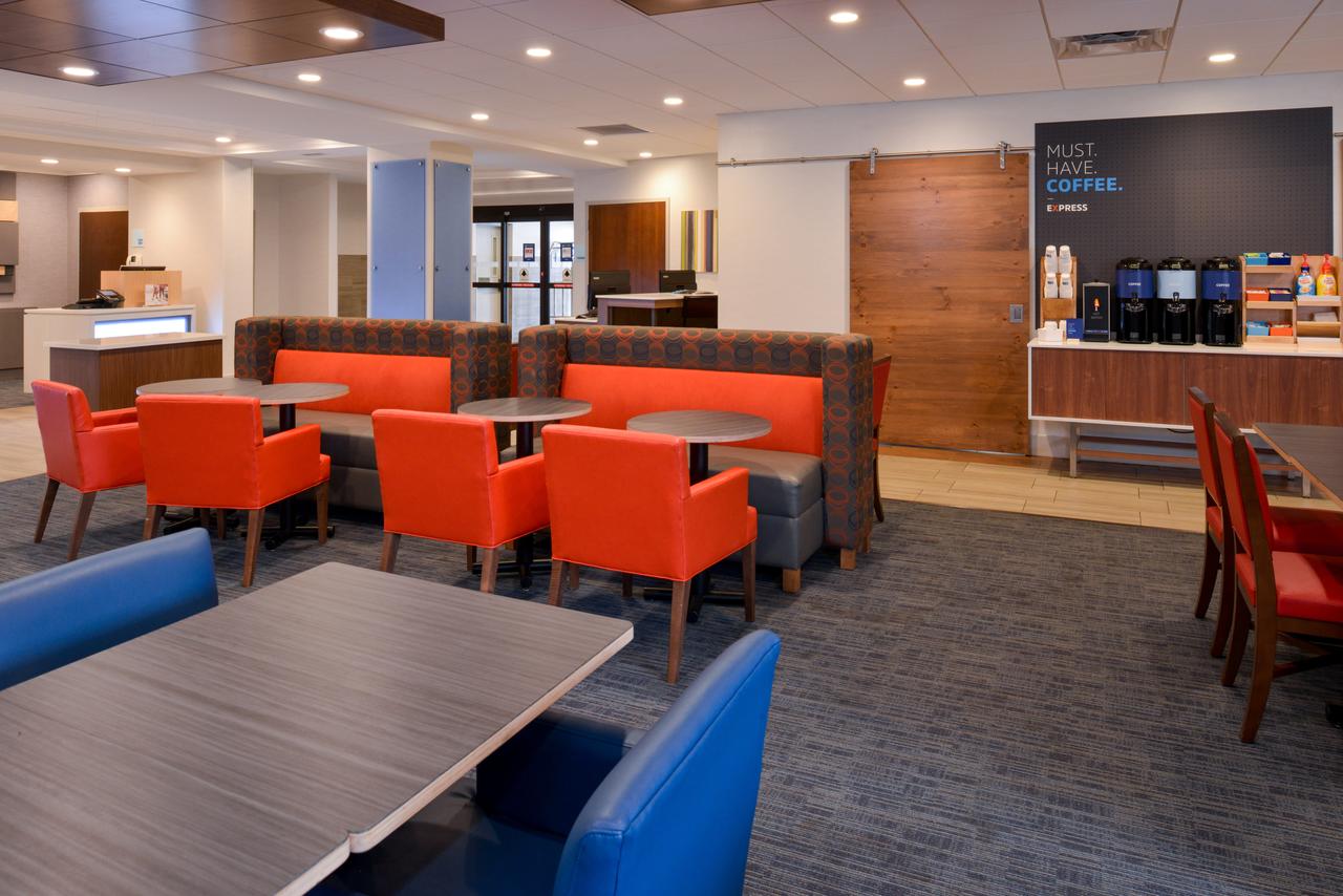Holiday Inn Express Hotel & Suites Indianapolis Dtn-Conv Ctr Area - thumb 24