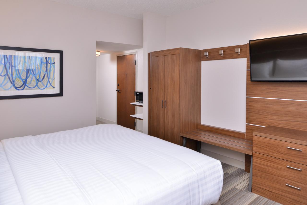 Holiday Inn Express Hotel & Suites Indianapolis Dtn-Conv Ctr Area - thumb 3