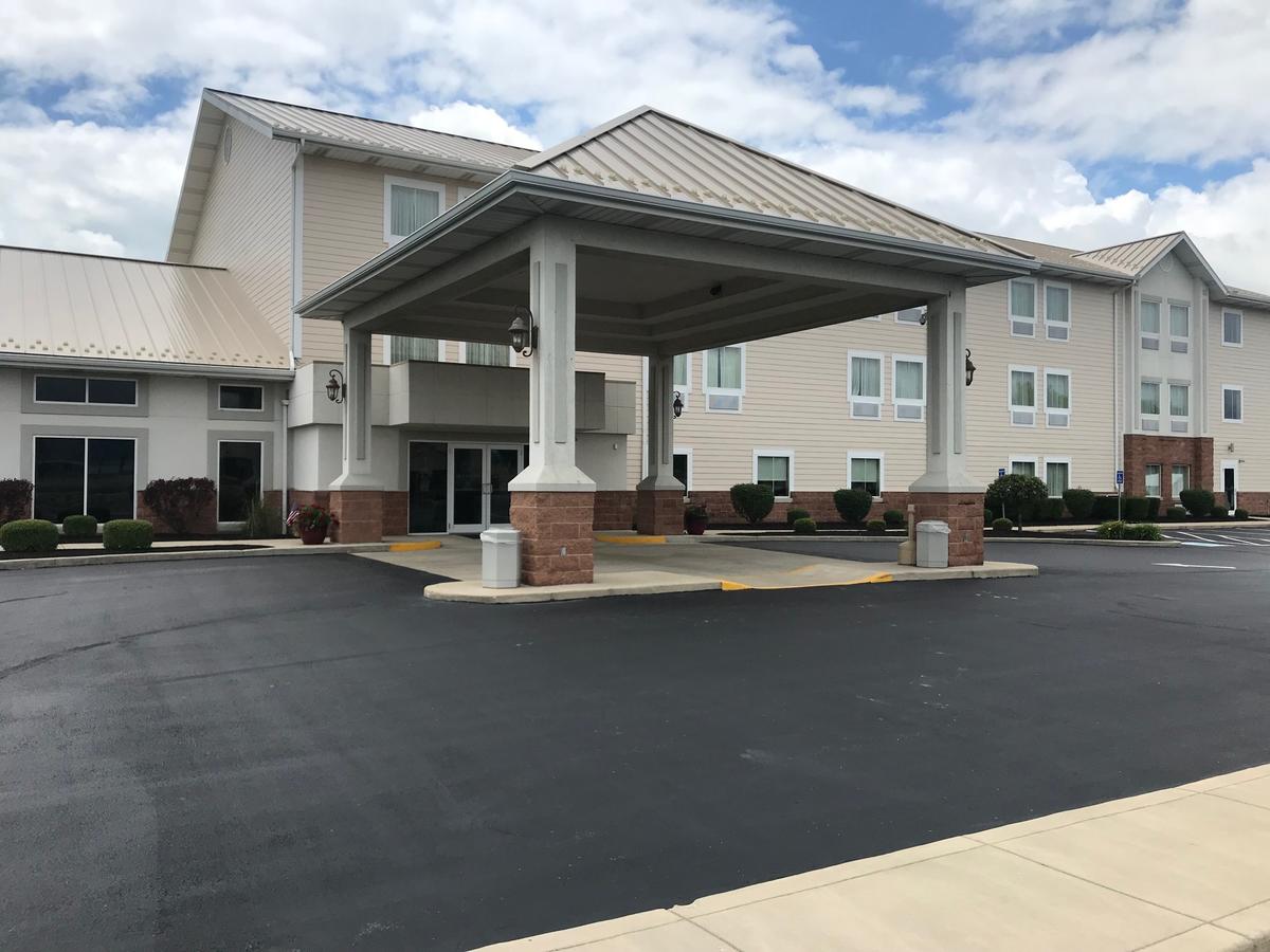 Randolph Inn And Suites - thumb 0