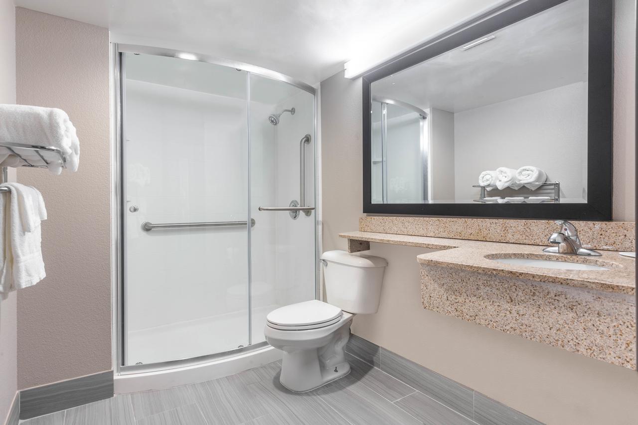 Baymont By Wyndham Terre Haute - thumb 8