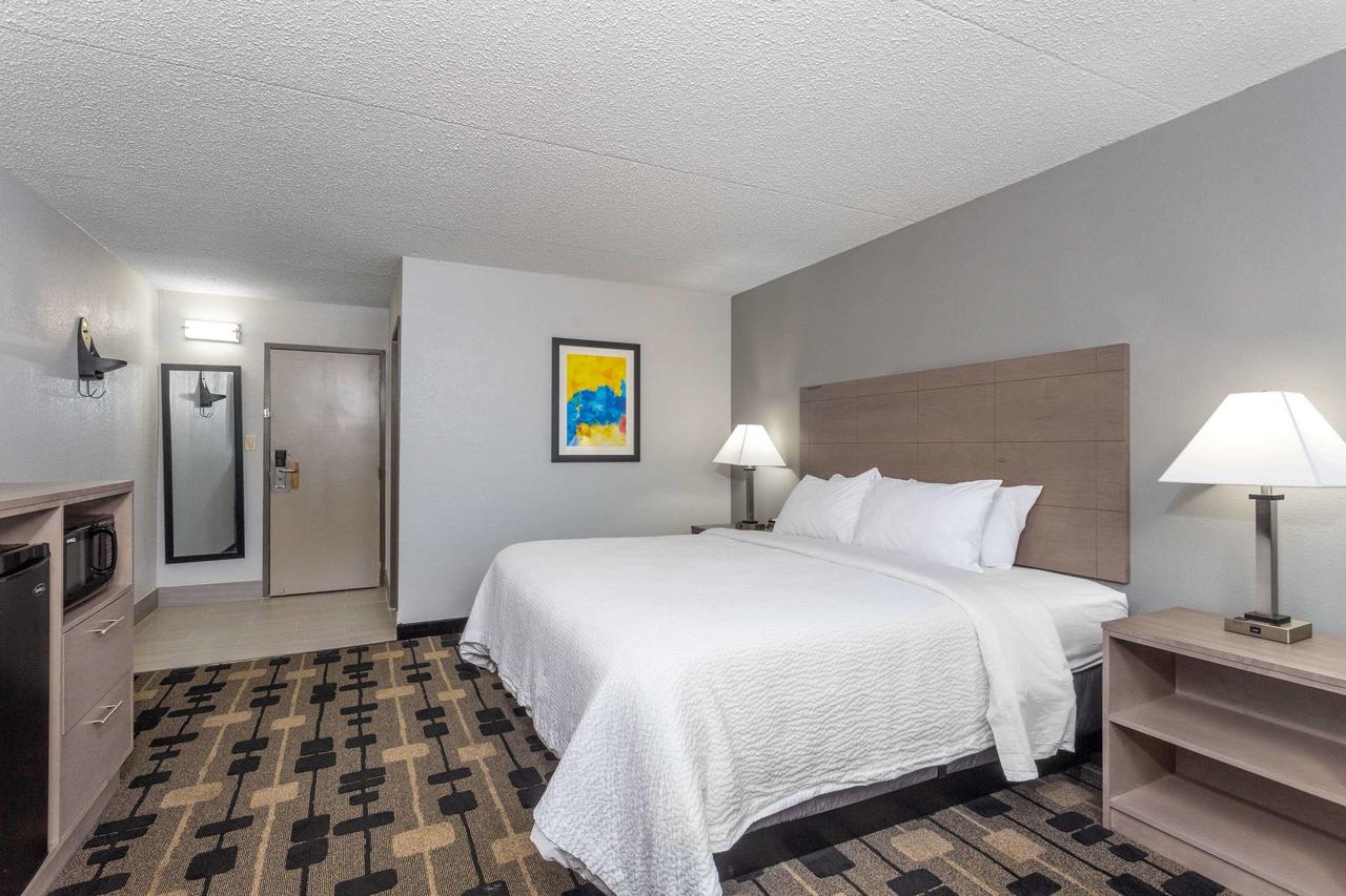 Baymont By Wyndham Terre Haute - thumb 18