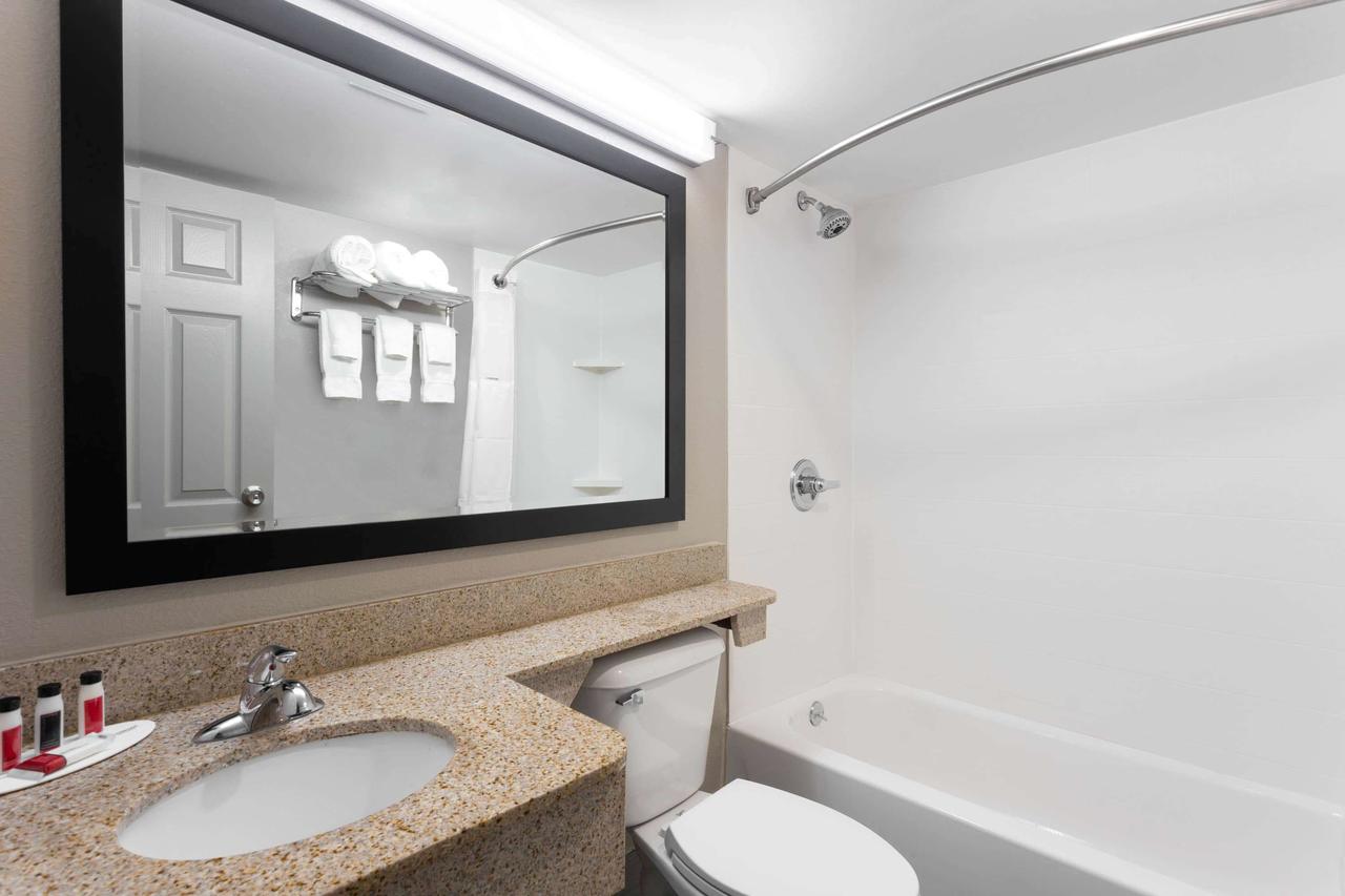 Baymont By Wyndham Terre Haute - thumb 20