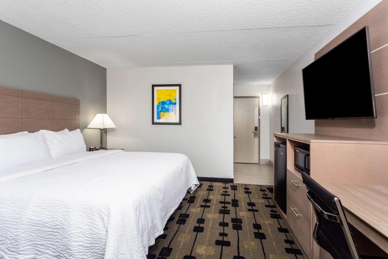 Baymont By Wyndham Terre Haute - thumb 12