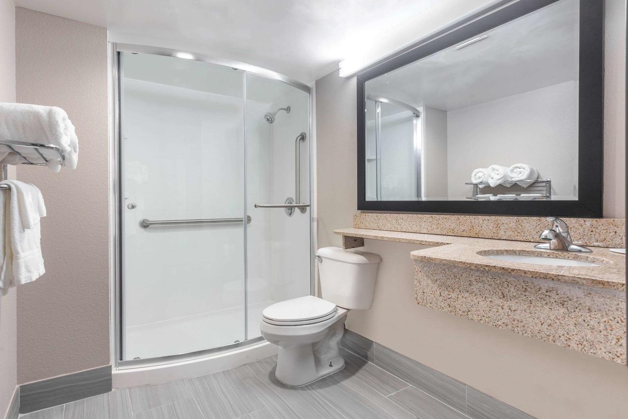 Baymont By Wyndham Terre Haute - thumb 22