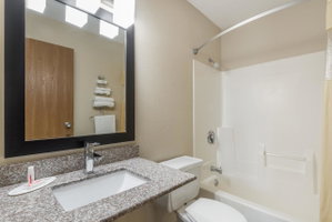 Days Inn By Wyndham Muncie -Ball State University