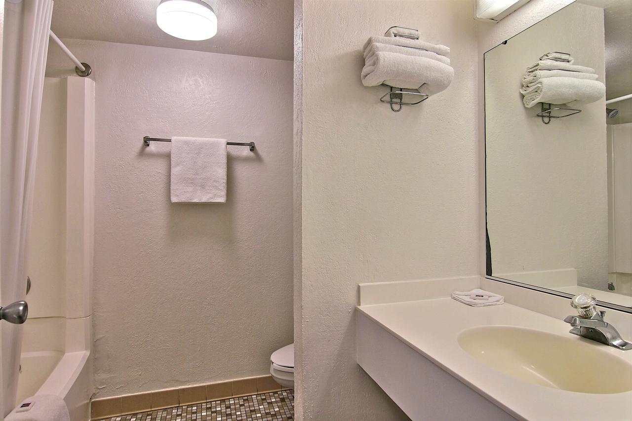 Motel 6 Merrillville - thumb 11