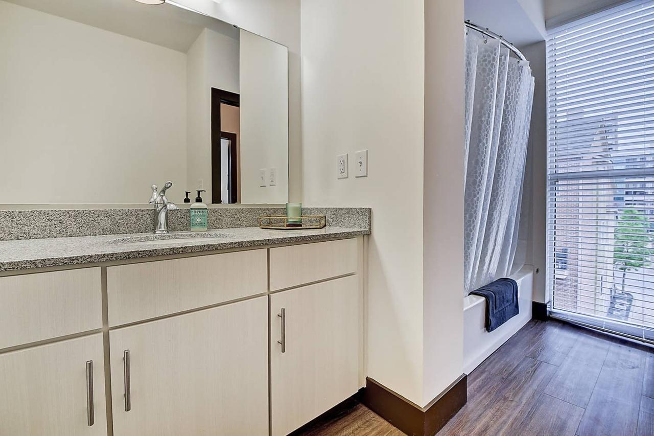 3BR Luxury Loft! Amazing Downtown Location! - thumb 20