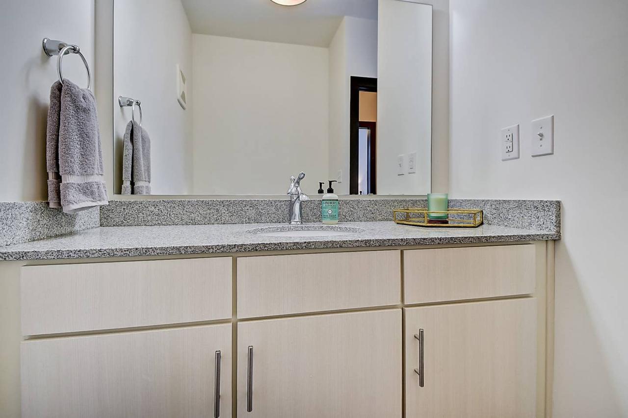 3BR Luxury Loft! Amazing Downtown Location! - thumb 4