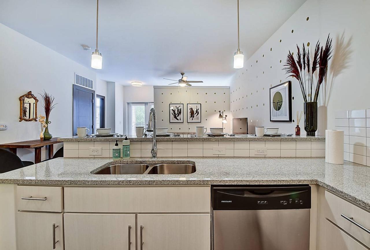 3BR Luxury Loft! Amazing Downtown Location! - thumb 23