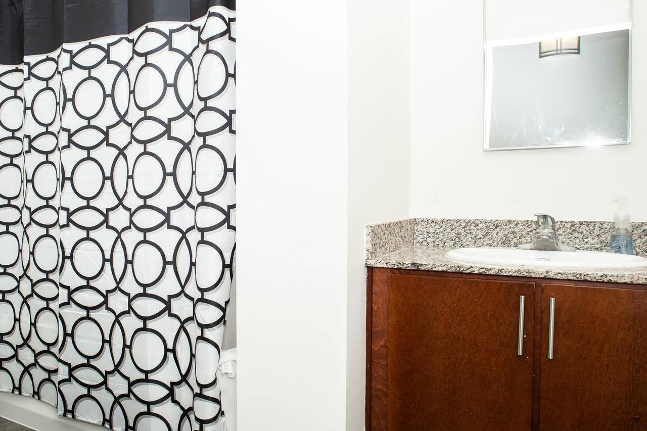 Extravagant Downtown Indy 5-Star Long Term Stay Luxury Apartment - thumb 15
