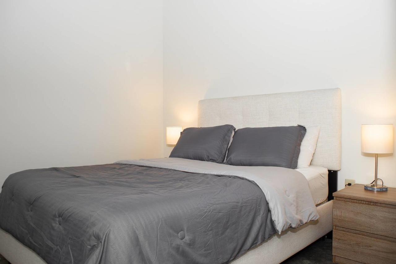 Extravagant Downtown Indy 5-Star Long Term Stay Luxury Apartment - thumb 5