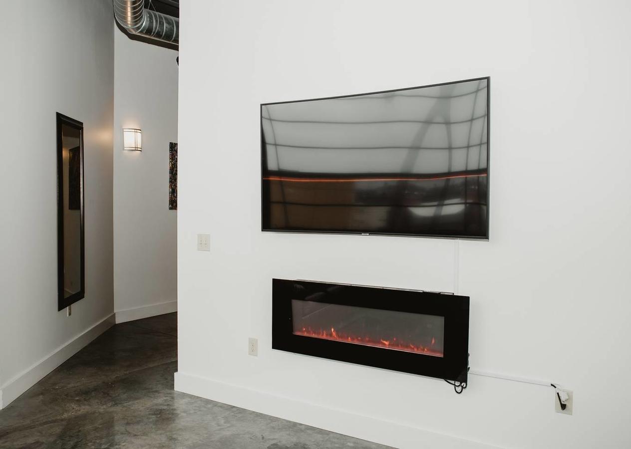 Extravagant Downtown Indy 5-Star Long Term Stay Luxury Apartment - thumb 3