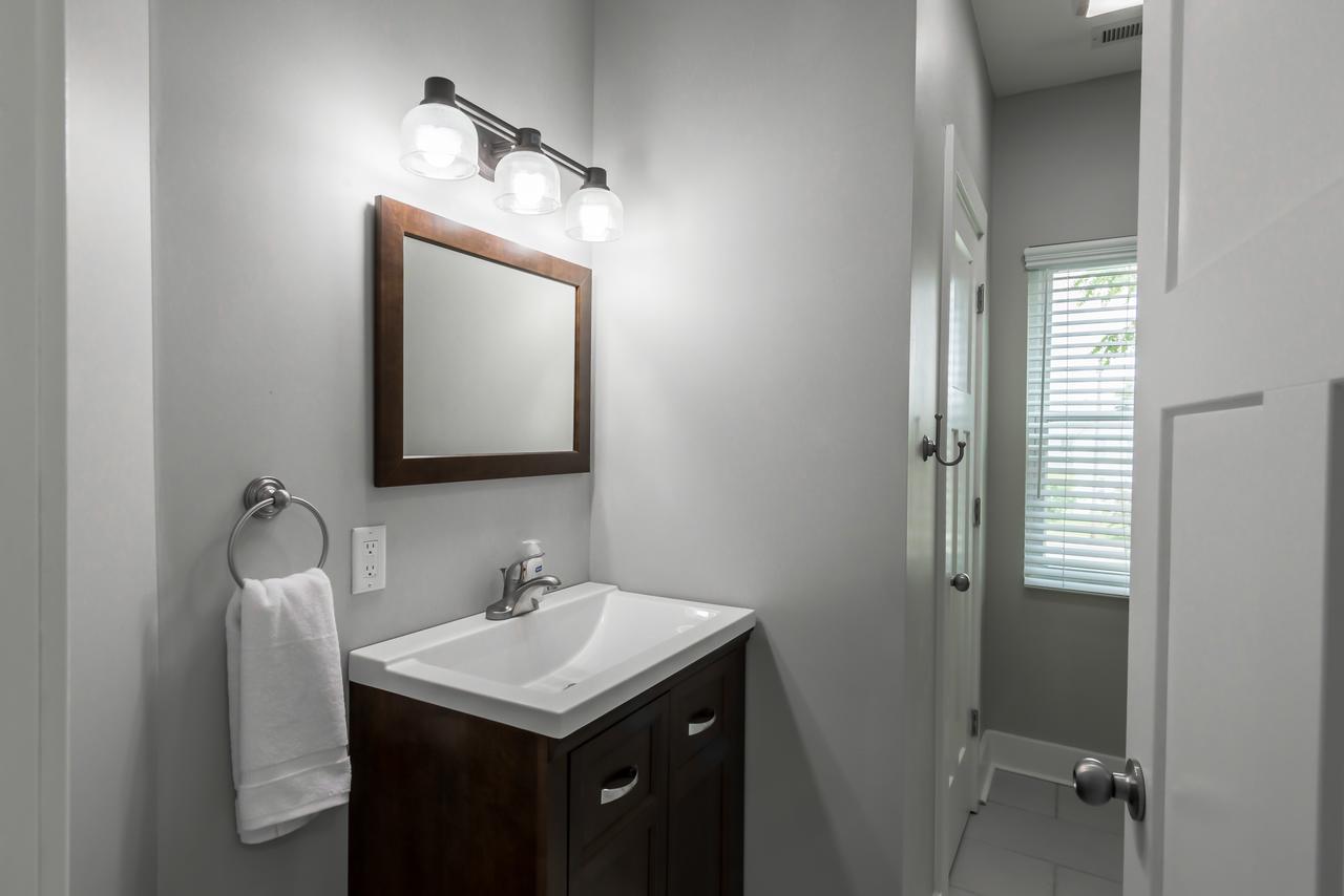 Brand New 4 Bedroom Luxury Home In Indy! - thumb 6
