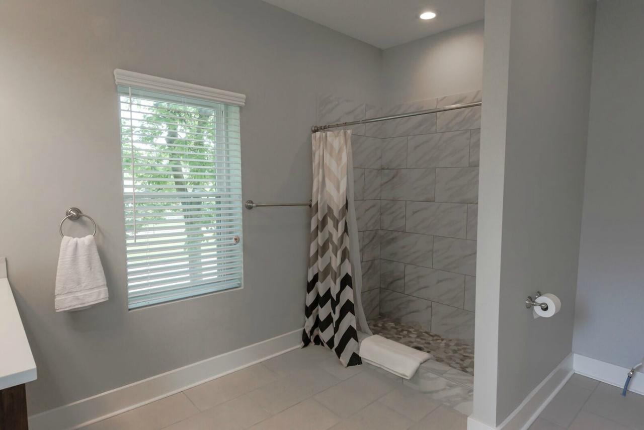 Brand New 4 Bedroom Luxury Home In Indy! - thumb 14