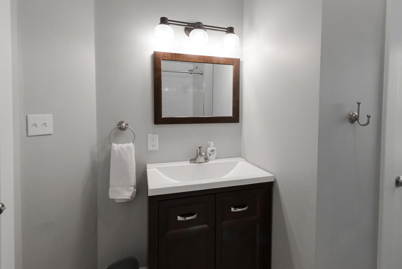 Brand New 4 Bedroom Luxury Home In Indy! - thumb 4