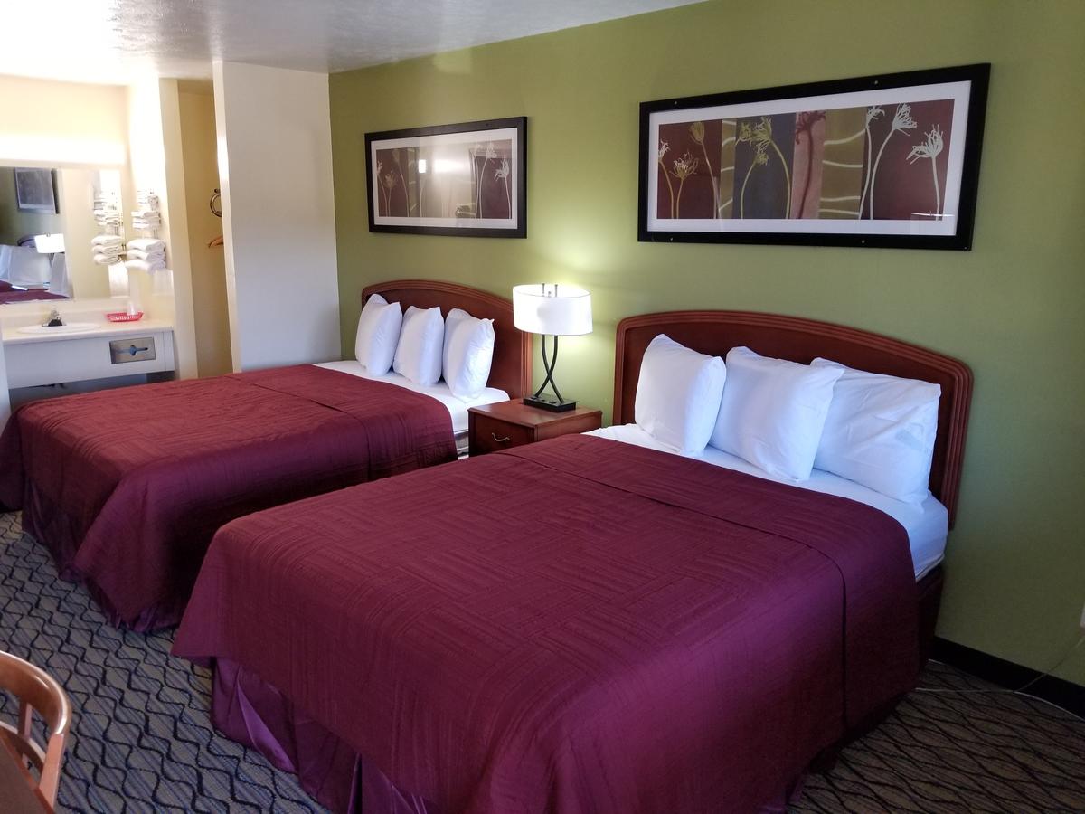 Economy Inn & Suites Cedar Lake - thumb 6