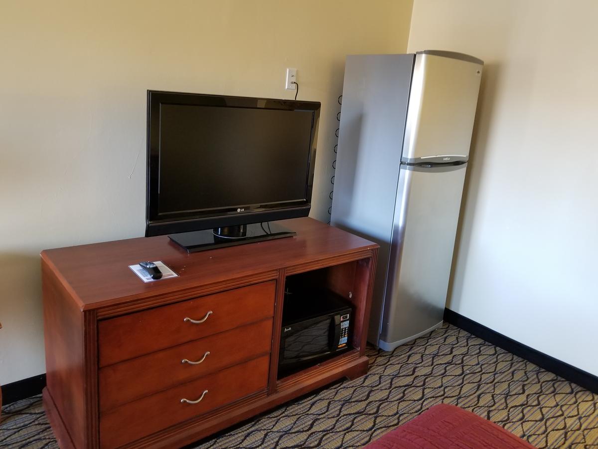 Economy Inn & Suites Cedar Lake - thumb 4