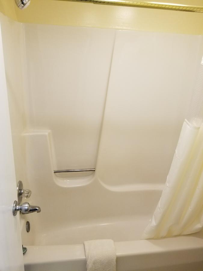 Economy Inn & Suites Cedar Lake - thumb 1