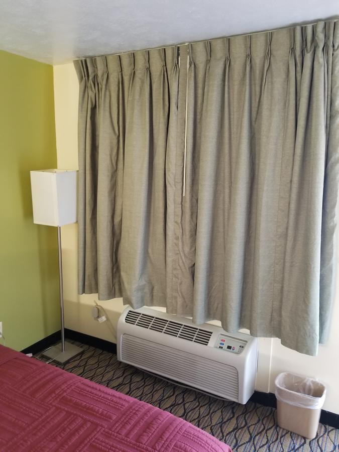 Economy Inn & Suites Cedar Lake - thumb 7