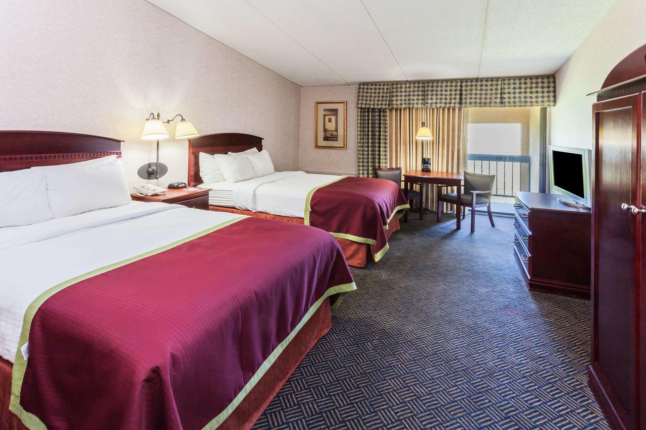 Baymont By Wyndham Michigan City - thumb 10