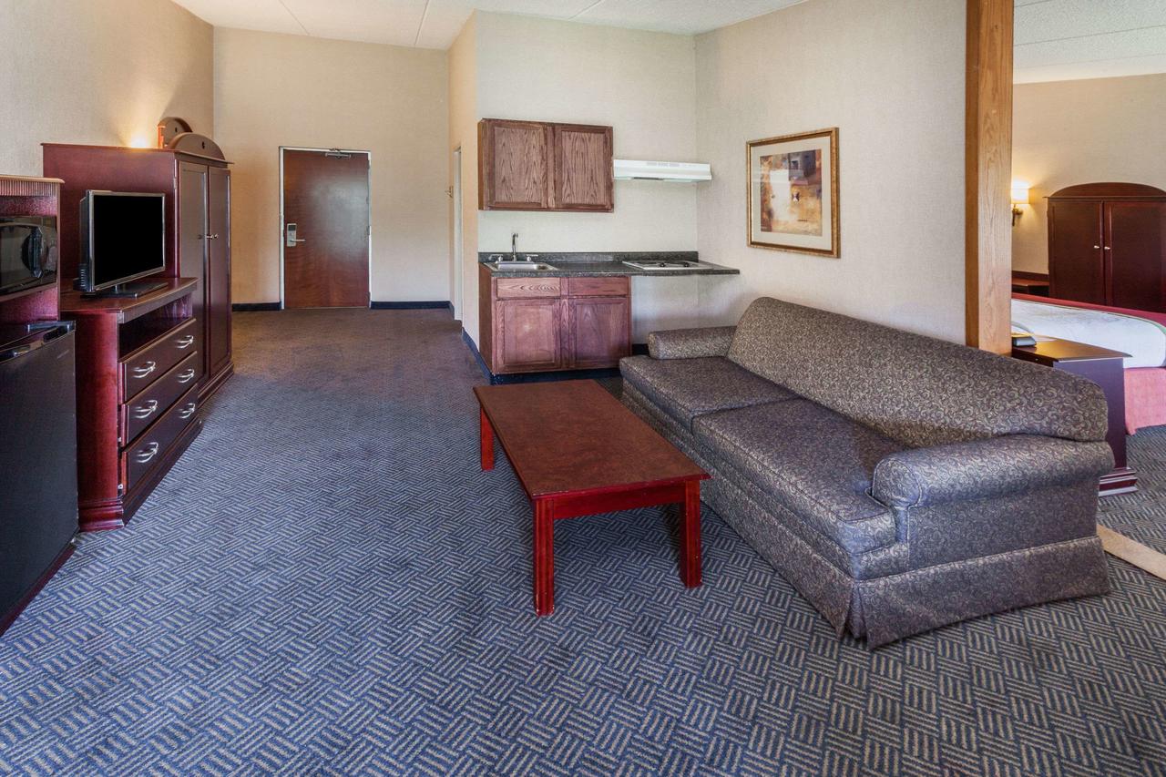 Baymont By Wyndham Michigan City - thumb 19