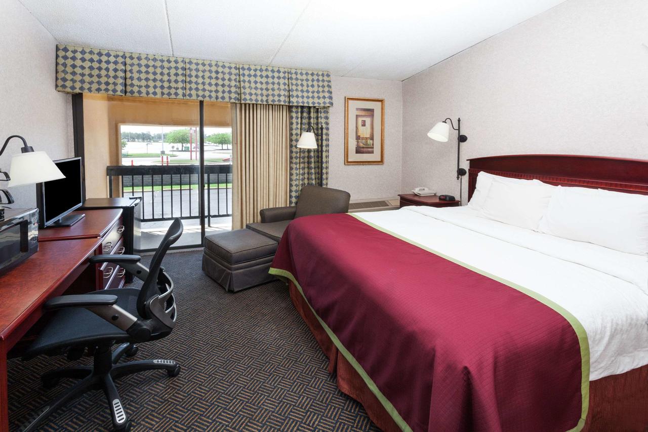 Baymont By Wyndham Michigan City - thumb 8