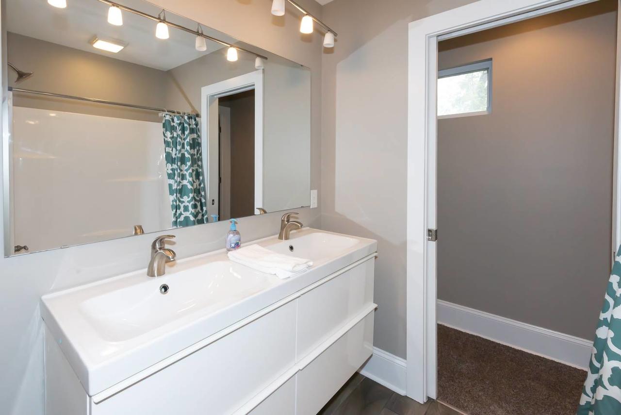 4 Bed 4 Bath Home In Indianapolis - thumb 11