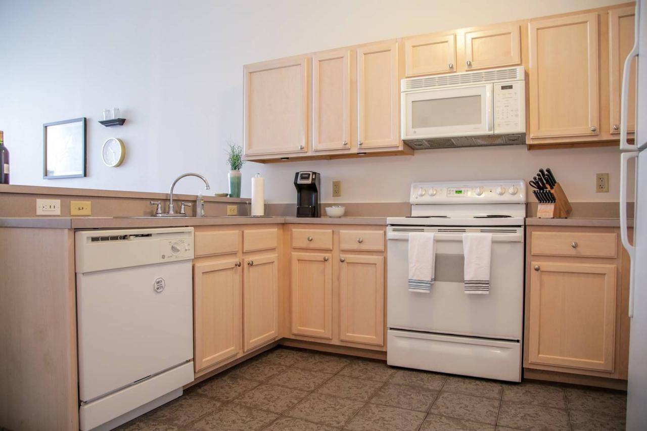 RENOVATED 2BR APT IN HISTORIC DEPARTMENT STORE - thumb 42