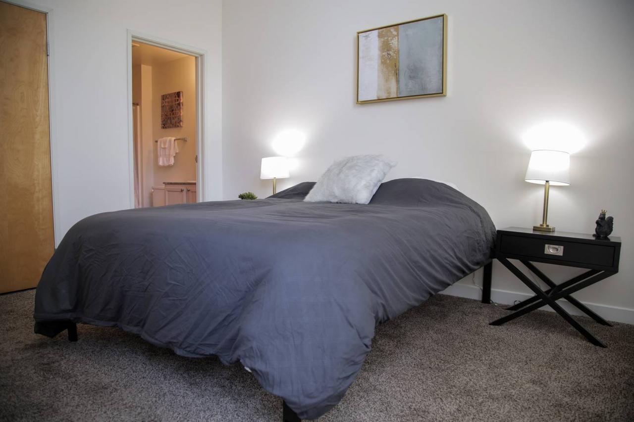 RENOVATED 2BR APT IN HISTORIC DEPARTMENT STORE - thumb 8