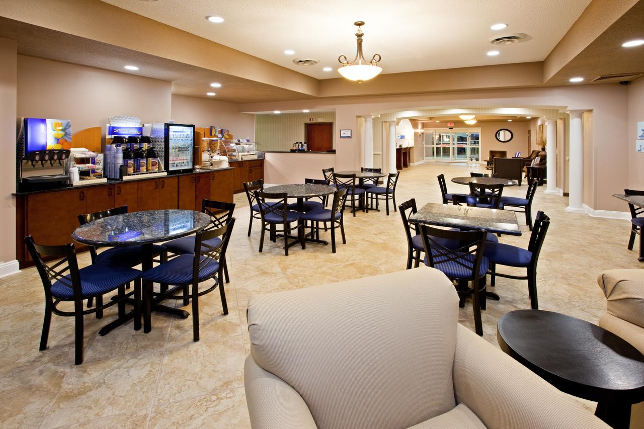 Holiday Inn Express Hotel & Suites Bedford - thumb 1