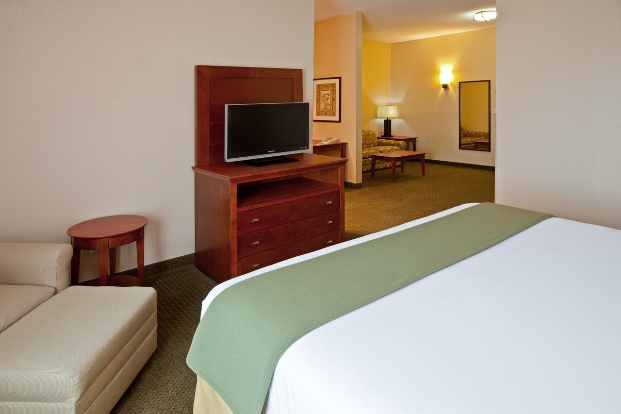 Holiday Inn Express Hotel & Suites Bedford - thumb 17