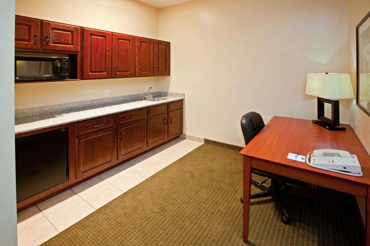 Holiday Inn Express Hotel & Suites Bedford - thumb 13