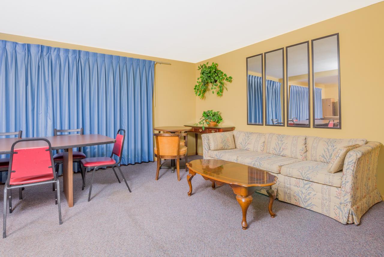 Super 8 By Wyndham Shelbyville - thumb 15