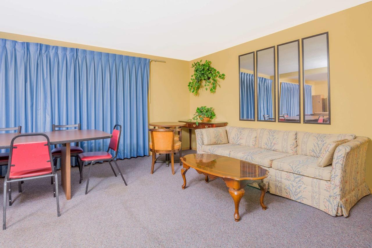 Super 8 By Wyndham Shelbyville - thumb 31