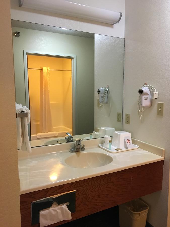 Arlington Inn And Suites - thumb 16