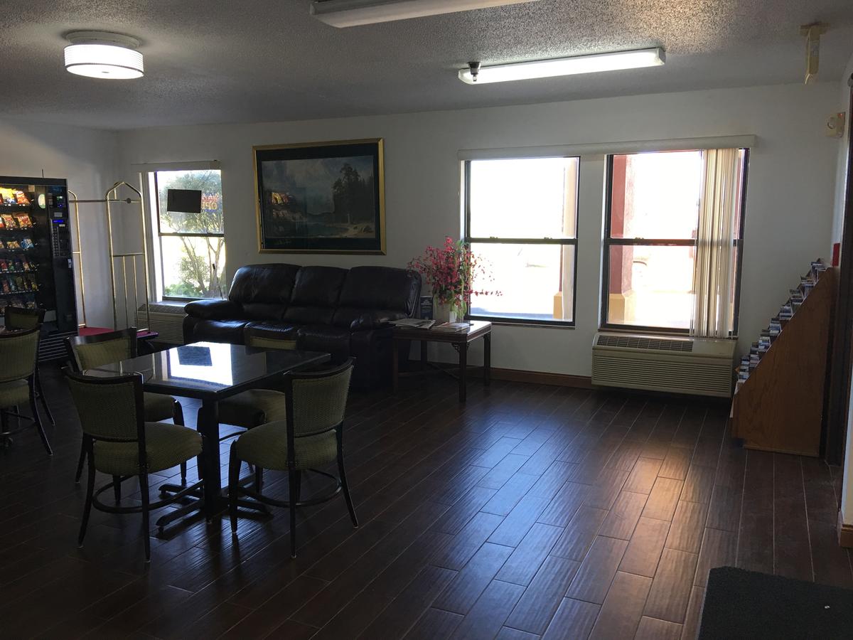 Arlington Inn And Suites - thumb 2