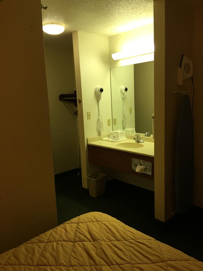 Arlington Inn And Suites - thumb 11