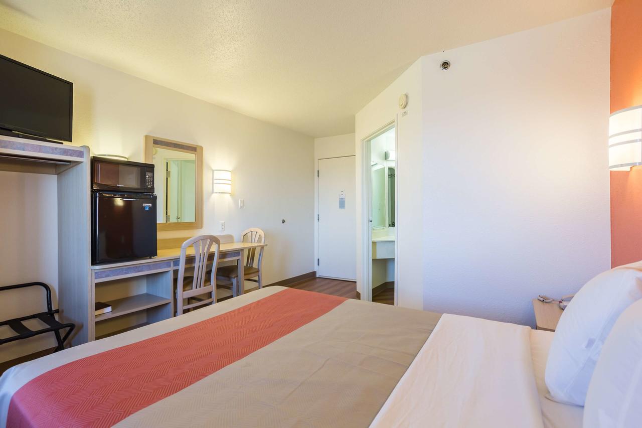 Motel 6 Dale - thumb 22