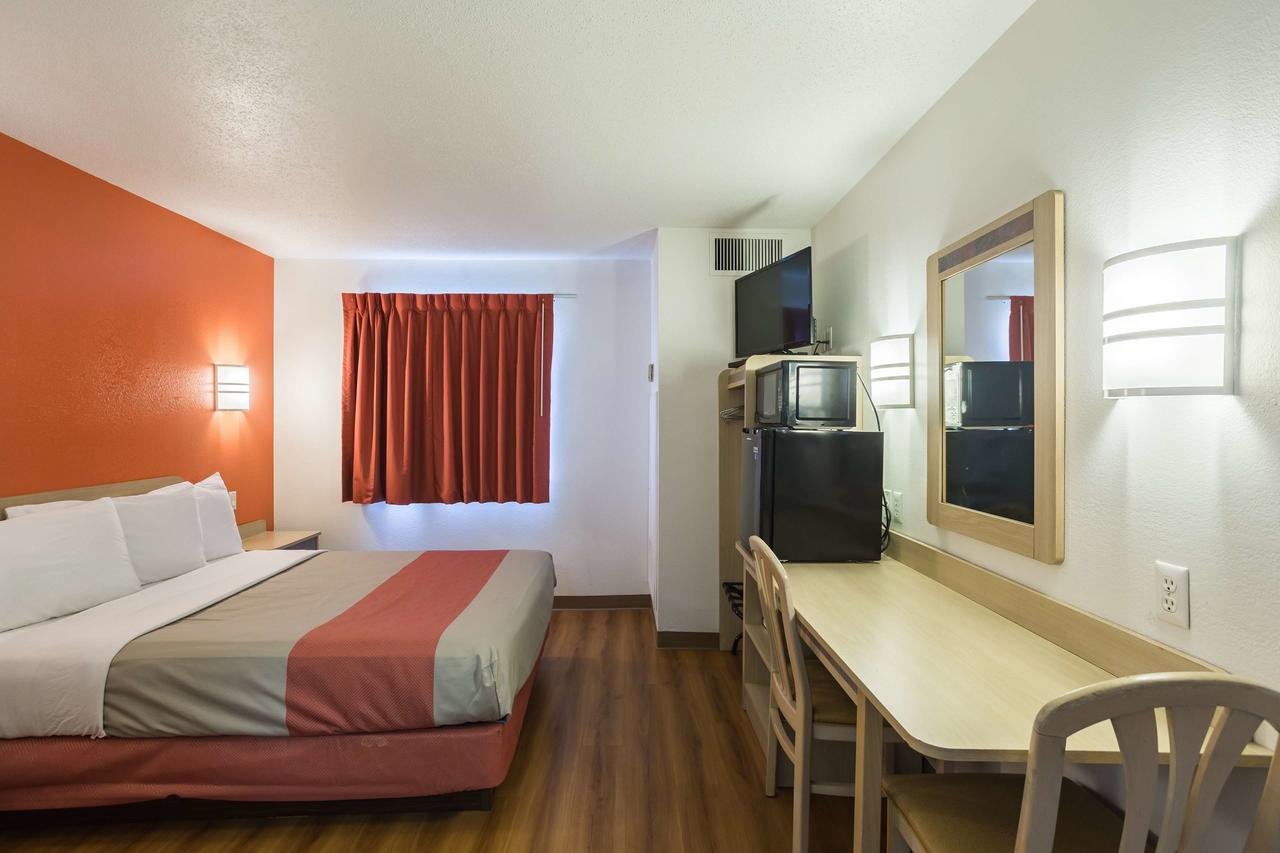 Motel 6 Dale - thumb 24